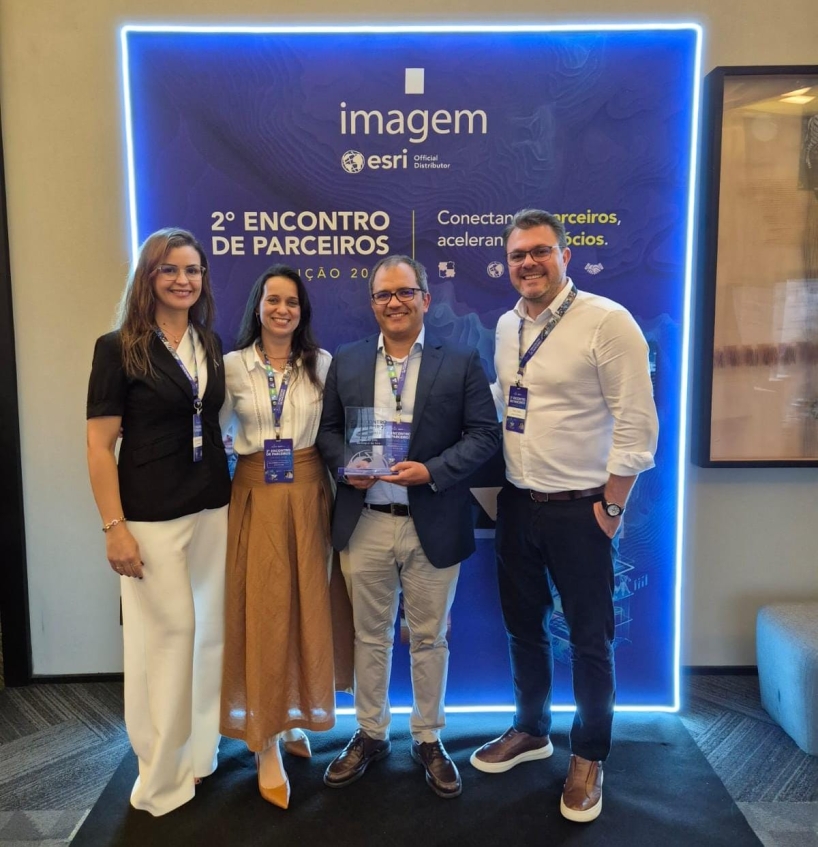Residente Digital Rural é reconhecida como Parceiro Destaque Imagem/Esri Brasil 2025