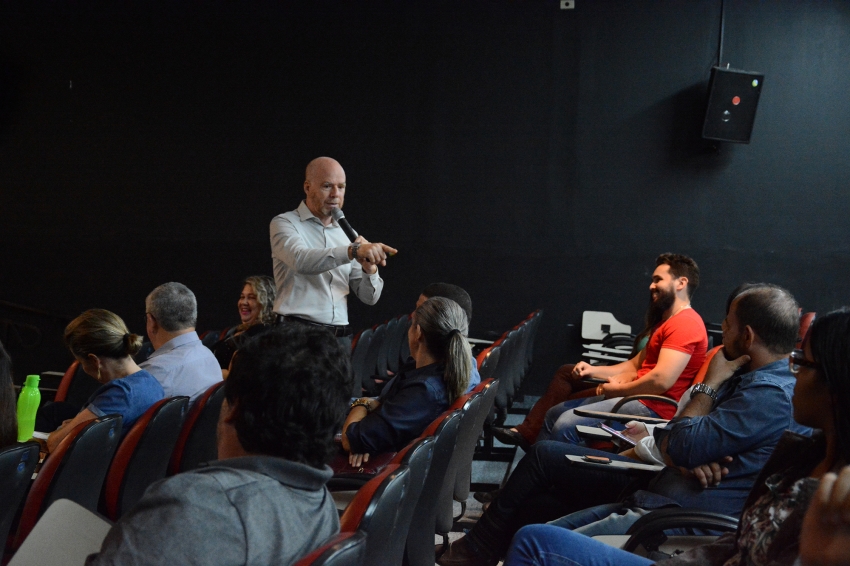 Sebrae realiza palestra voltada ao empreendedorismo