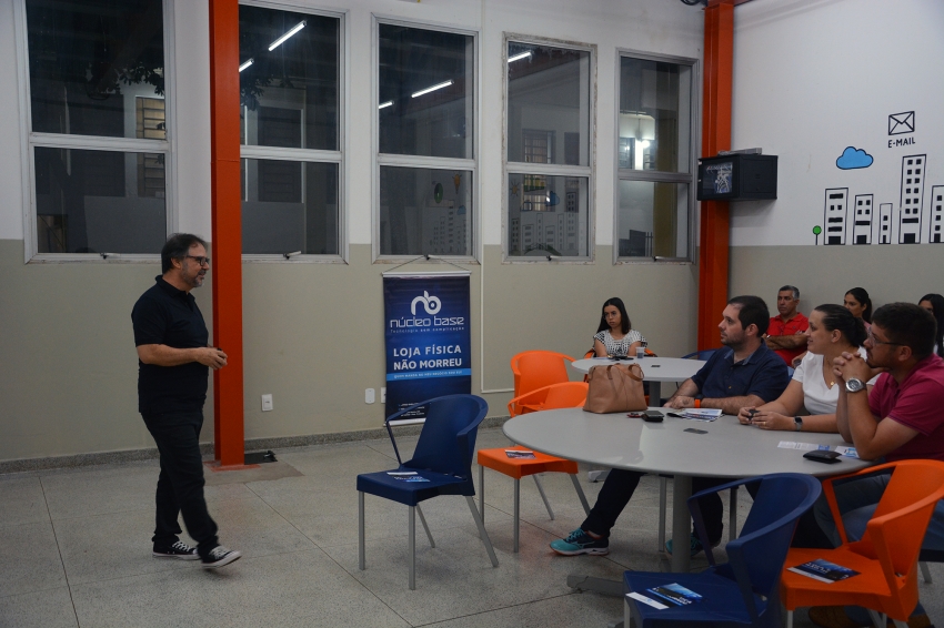 Palestra dupla: Novas tendências do varejo são apresentadas aos lojistas