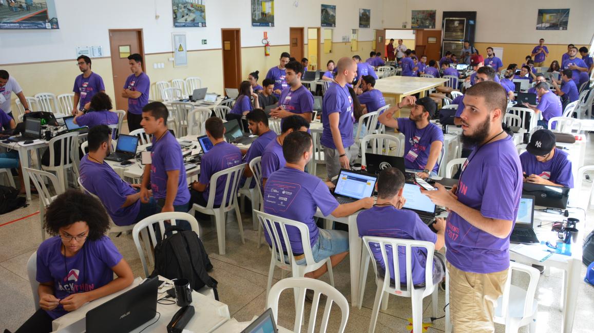 Hackathon reúne 21 equipes para criarem soluções tecnológicas em problemas imobiliários