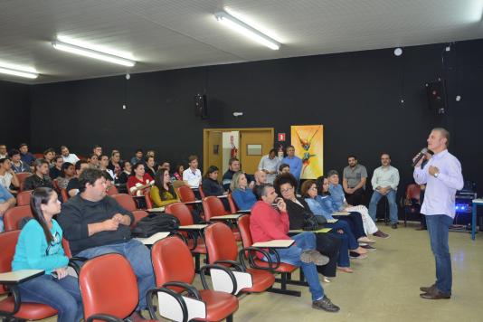 Novos alunos da Univesp são recepcionados em aula inaugural na Inova