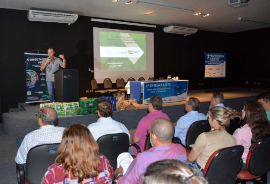 Prudente sedia 1º Encontro de Produtores Rurais e Laticínios do Pontal