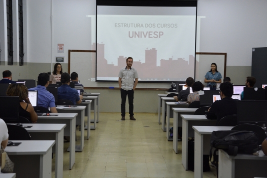 Polo da Univesp na Inova Prudente é apresentado aos estudantes