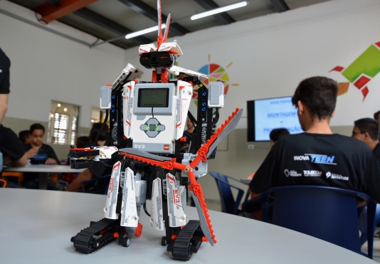 Liga de Robótica atrai adolescentes em busca de inovação