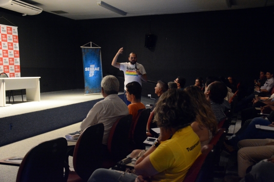 Em formato de talk show Luiz Candreva expõe sobre os negócios do futuro