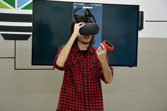 Workshop possibilita que participantes vejam através da Realidade Virtual e Aumentada